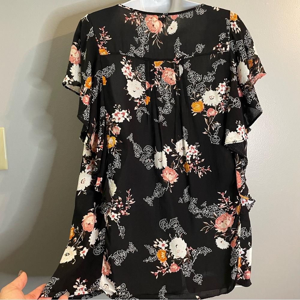 TORRID Floral Textured Woven Flutter Sleeve Black Blouse SZ/1 - Picture 5 of 7